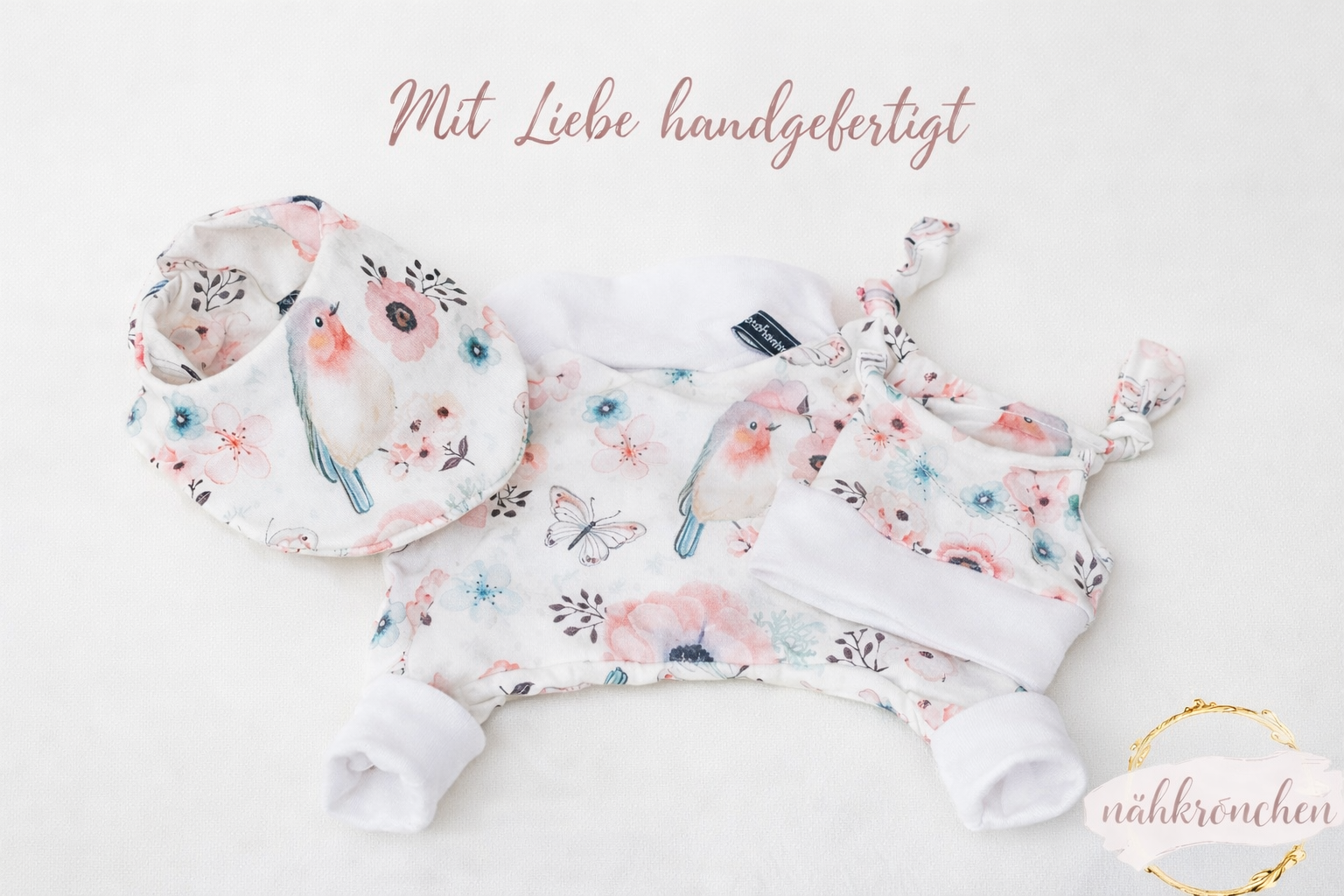 SET „Little Bird“ – Pumphose, Halstuch & Bündchen-Knotenmütze – Handmade